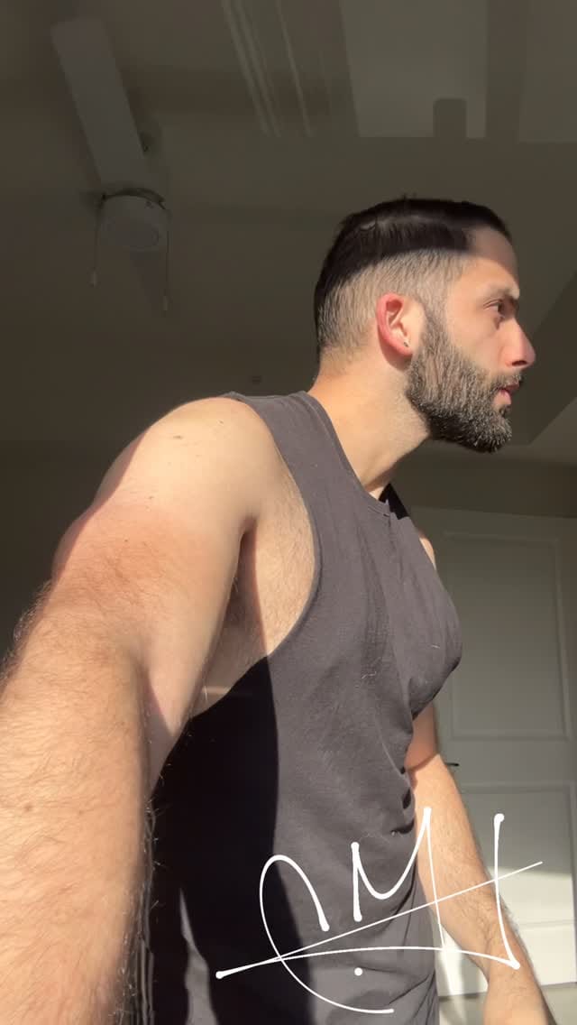 Post 4 by C H E M A N   M I R A N D A on Instagram (video)
