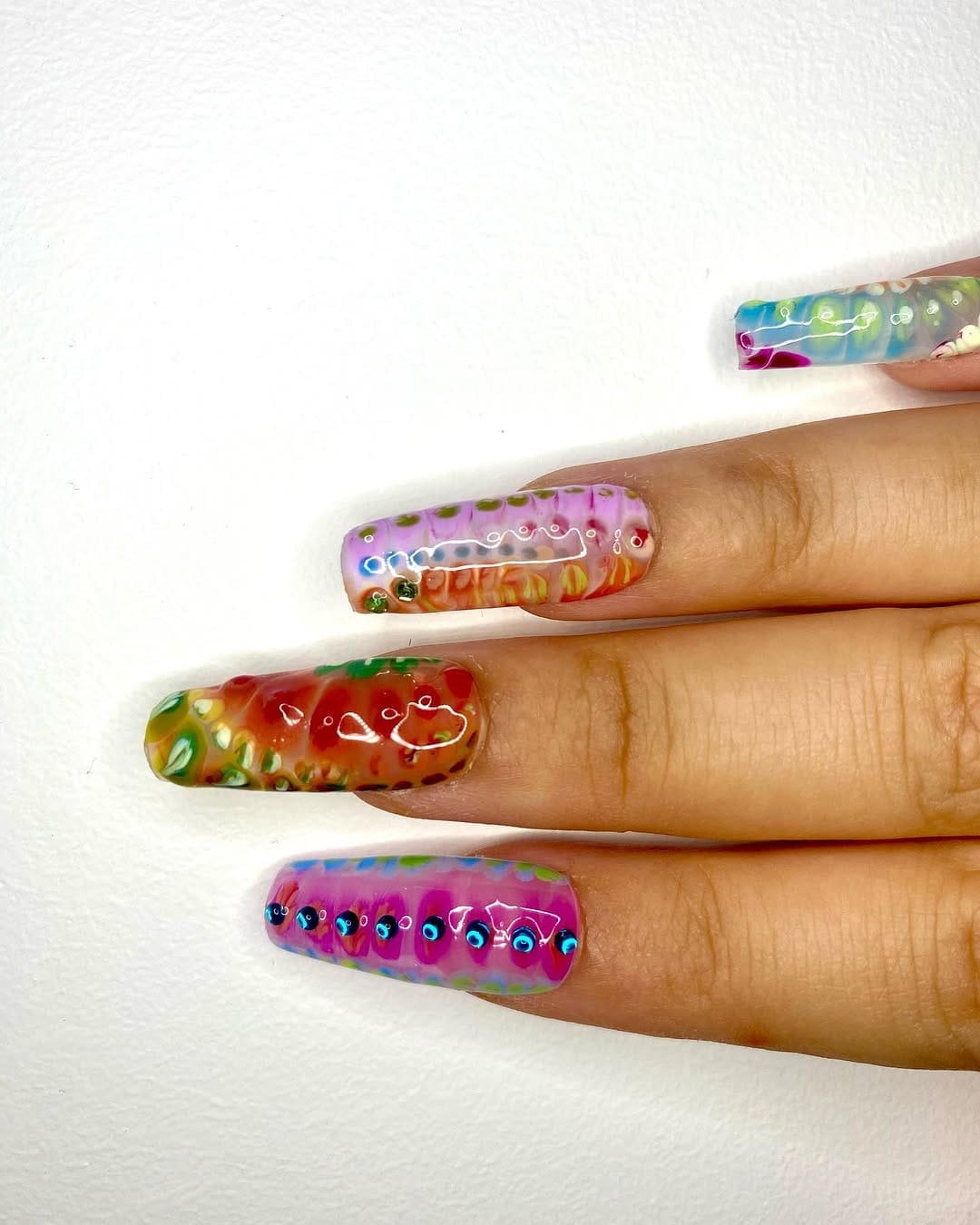Post 6 by Hasna : Press on nails / Gel X on Instagram (carousel)