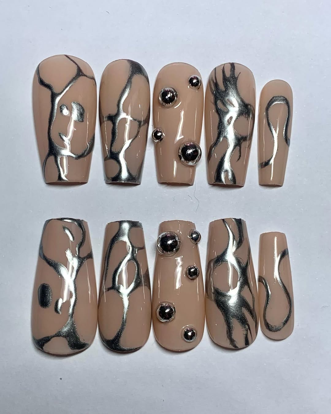 Post 10 by Hasna : Press on nails / Gel X on Instagram (carousel)