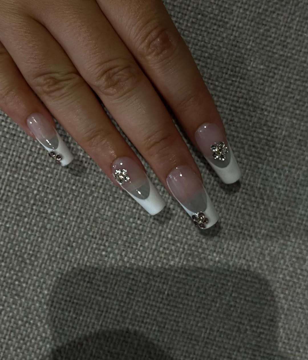 Post 7 by Hasna : Press on nails / Gel X on Instagram (carousel)