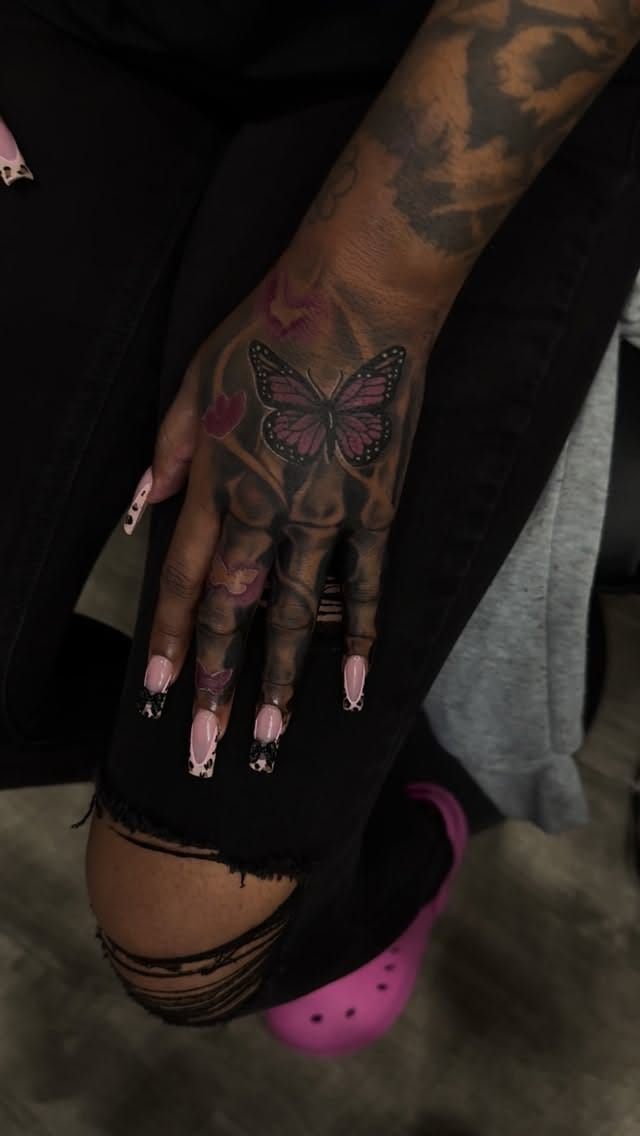 Post 6 by CHICAGO TATTOO ARTIST on Instagram (video)