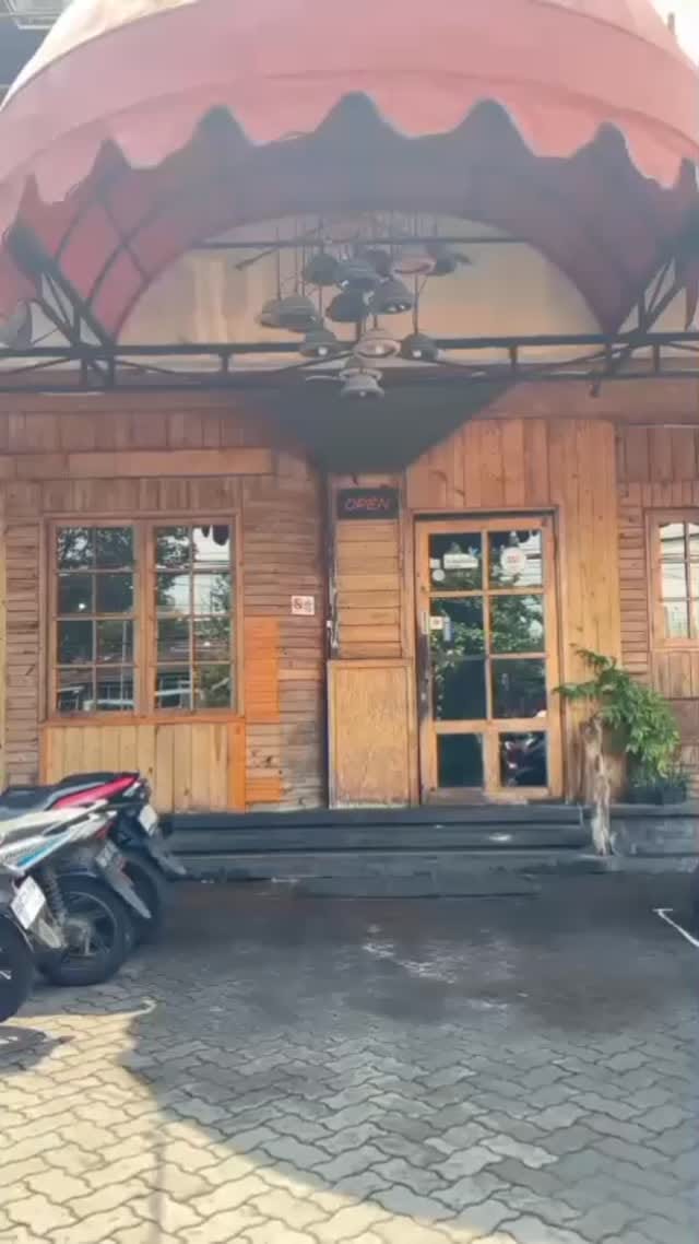 Post 2 by English Cafe on Instagram (video)