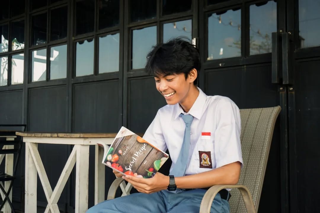 Post 4 by English Cafe on Instagram (image)