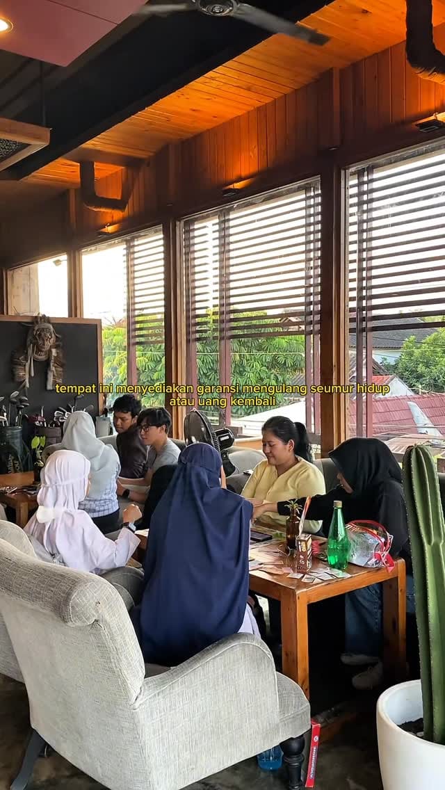 Post 9 by English Cafe on Instagram (video)