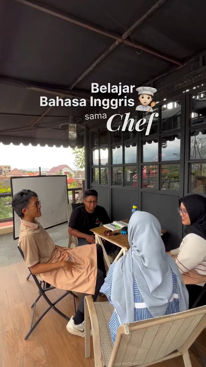 Post 10 by English Cafe on Instagram (video)