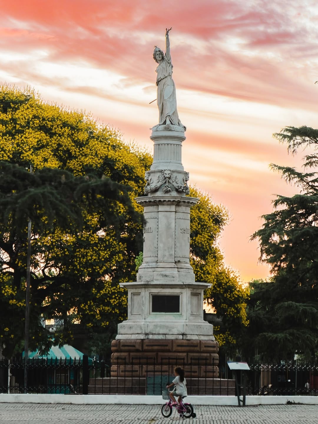 Post 5 by Jona Heredero on Instagram (image)