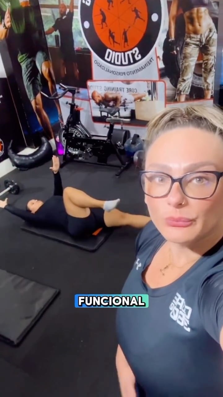 Post 1 by Vivi Godoi Personal Trainer • Especialista em treinamento on Instagram (video)