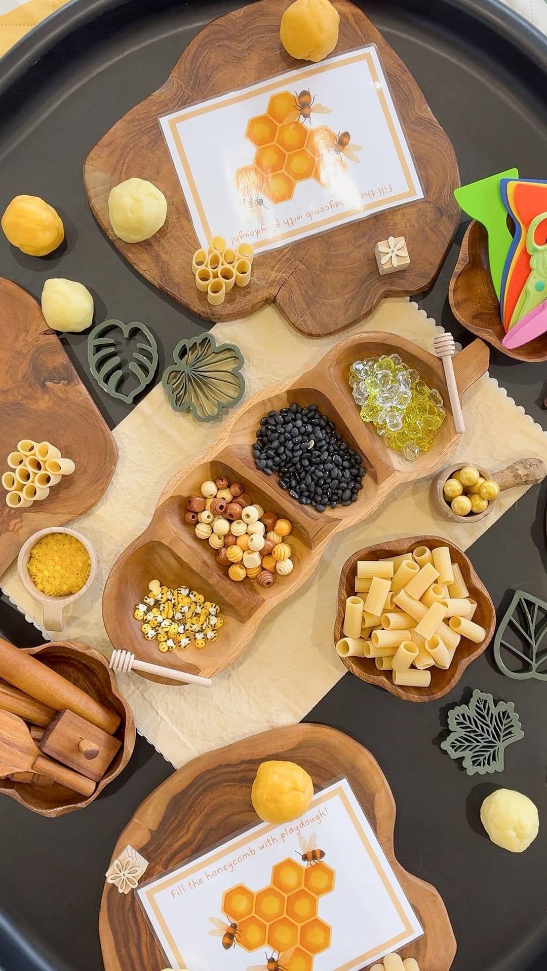 Post 6 by It’s Time To Play Now | SENSORY TRAYS on Instagram (video)