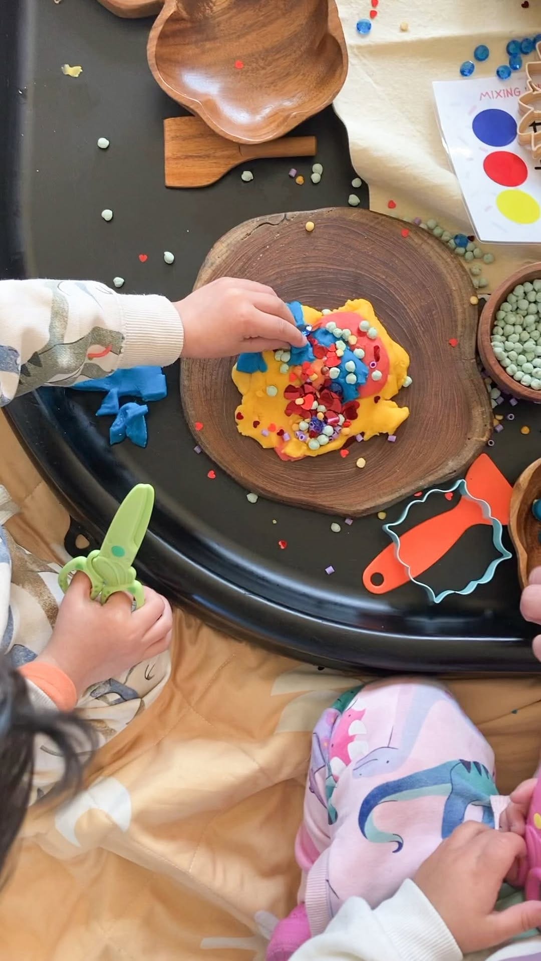 Post 1 by It’s Time To Play Now | SENSORY TRAYS on Instagram (video)