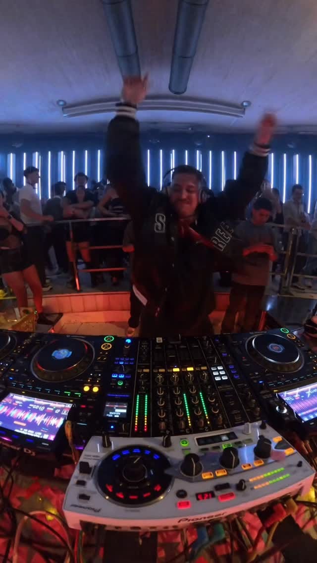 Post 1 by F E R C H O    E N E R G Y on Instagram (video)