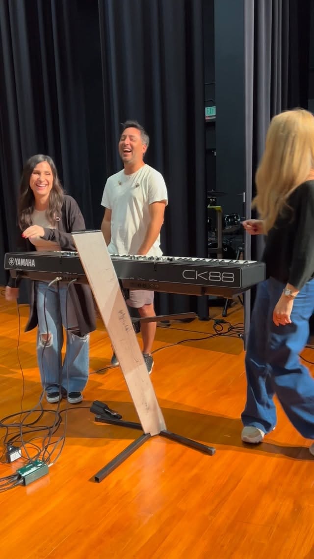 Post 5 by Ella Baila Sola on Instagram (video)