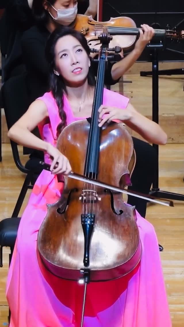 Post 6 by Christine J Lee | 이정현 on Instagram (video)