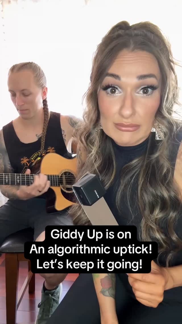 Post 6 by 𝓙𝓪𝓬𝓺𝓾𝓲𝓮 𝓡𝓸𝓪𝓻 on Instagram (video)