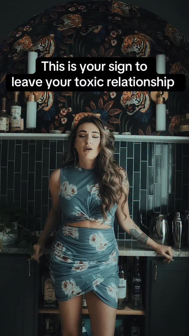 Post 2 by 𝓙𝓪𝓬𝓺𝓾𝓲𝓮 𝓡𝓸𝓪𝓻 on Instagram (video)