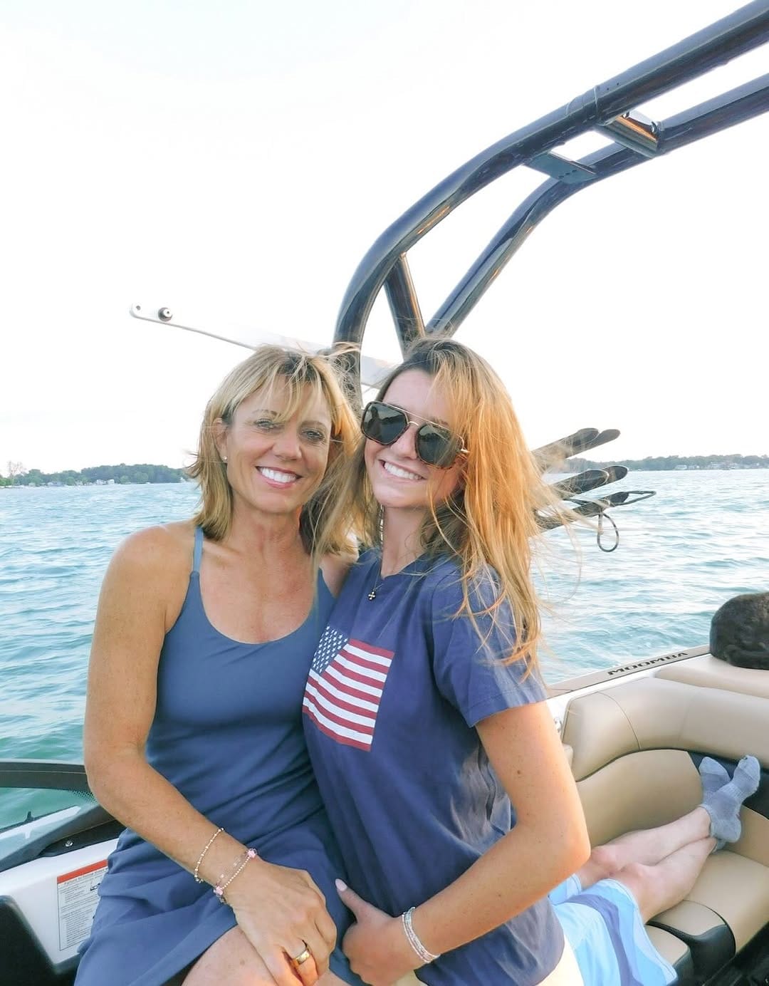 Post 10 by Pi Beta Phi | Baylor University on Instagram (carousel)