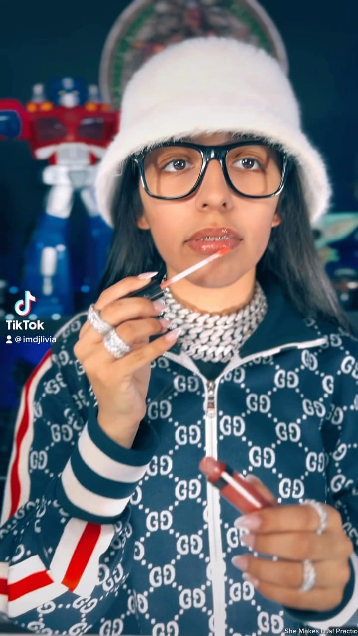 Post 9 by DJ Livia on Instagram (video)