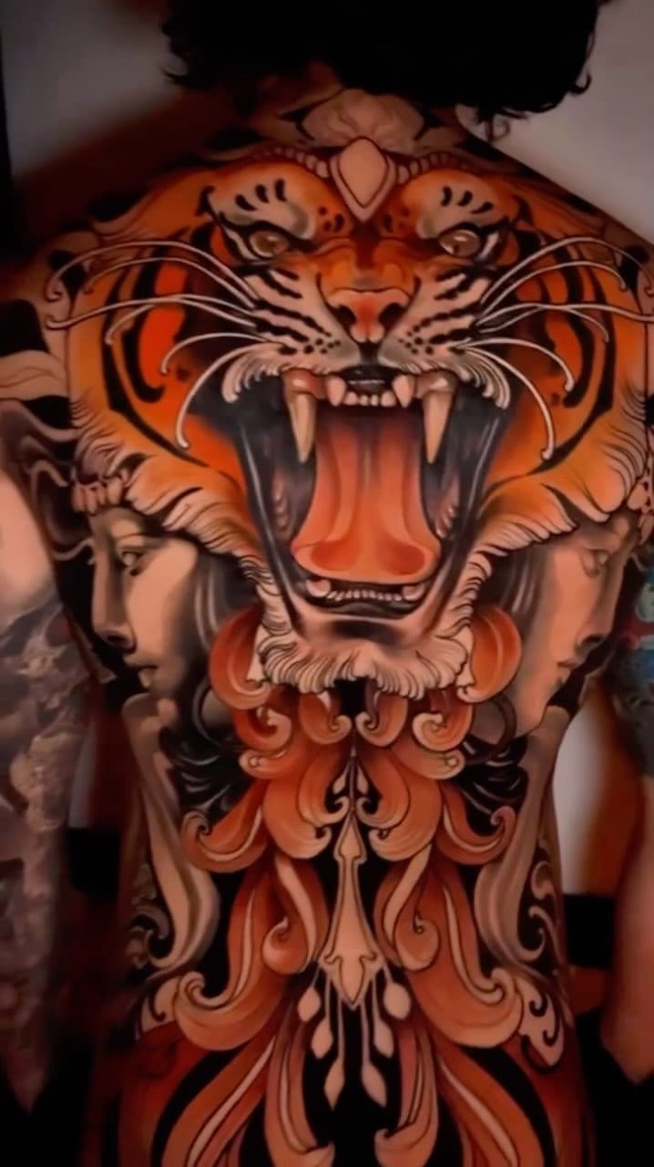 Post 8 by Lorena Borges Gomes/ Neotraditional, Ornamental Tattoos on Instagram (video)
