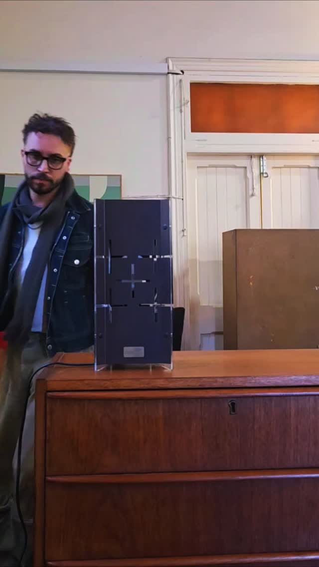 Post 1 by Ｔｈａｔ Ｒｅｔｒｏ Ｍａｎ on Instagram (video)