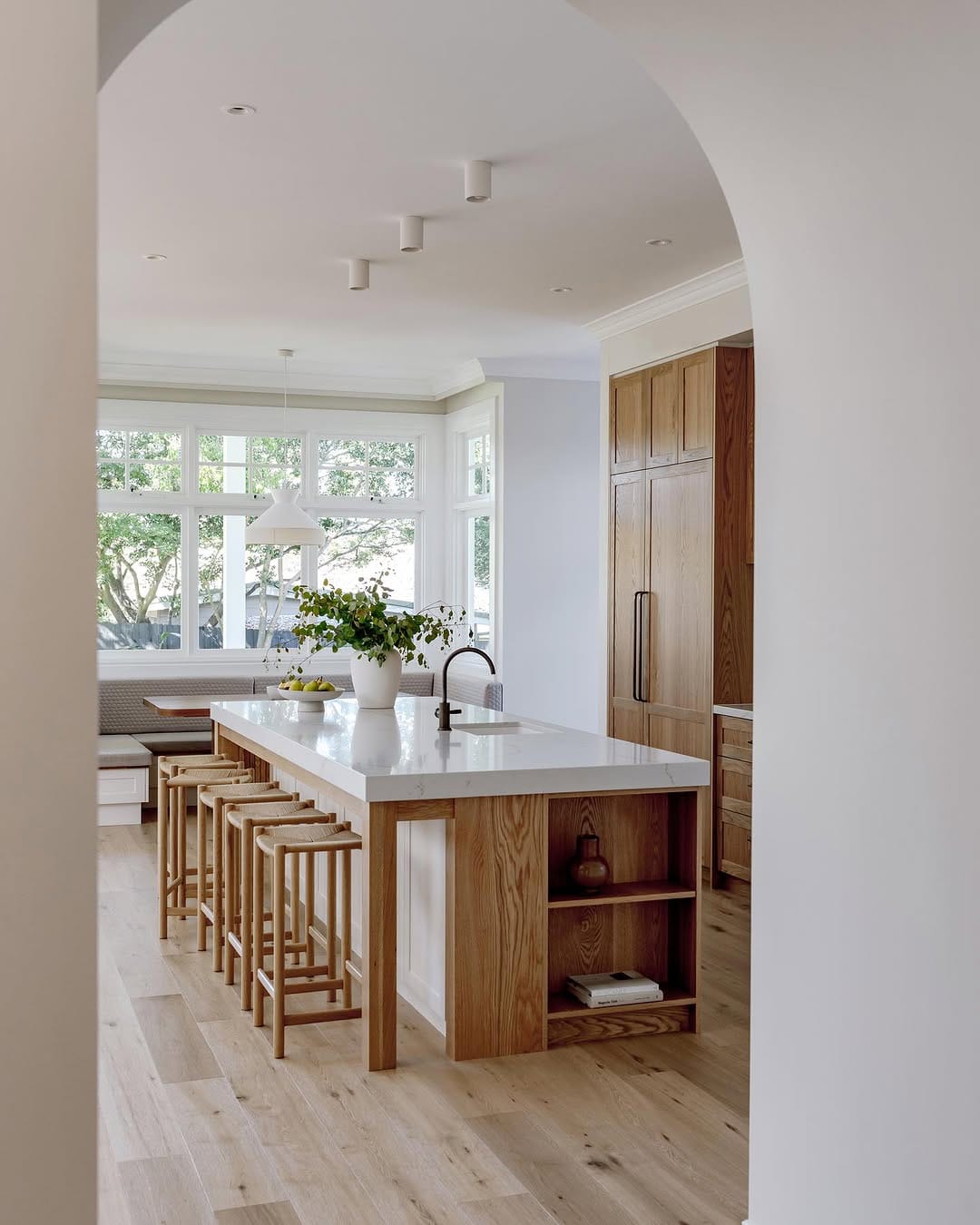 Post 10 by Luxitecure on Instagram (image)