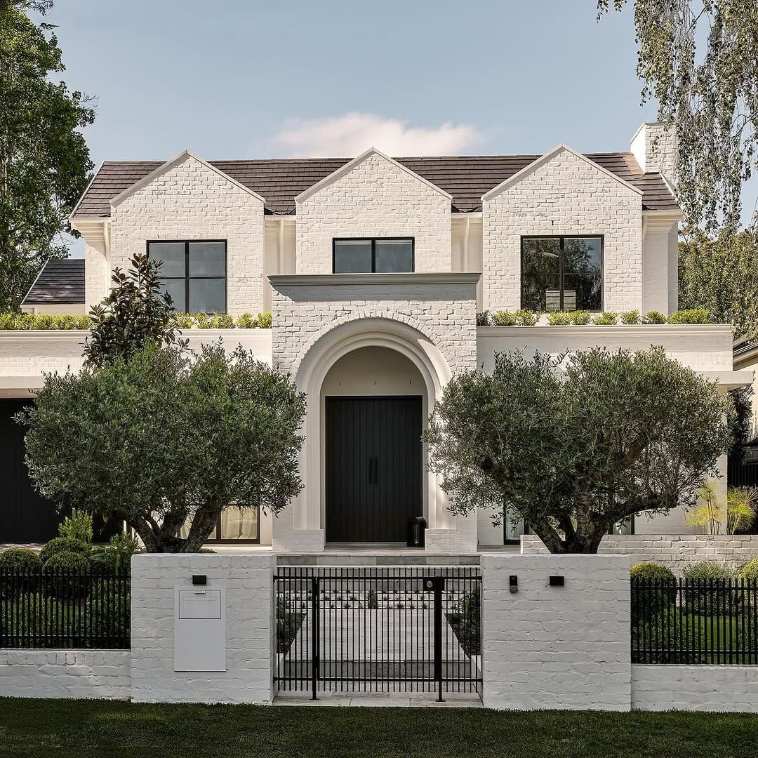 Post 4 by Luxitecure on Instagram (image)