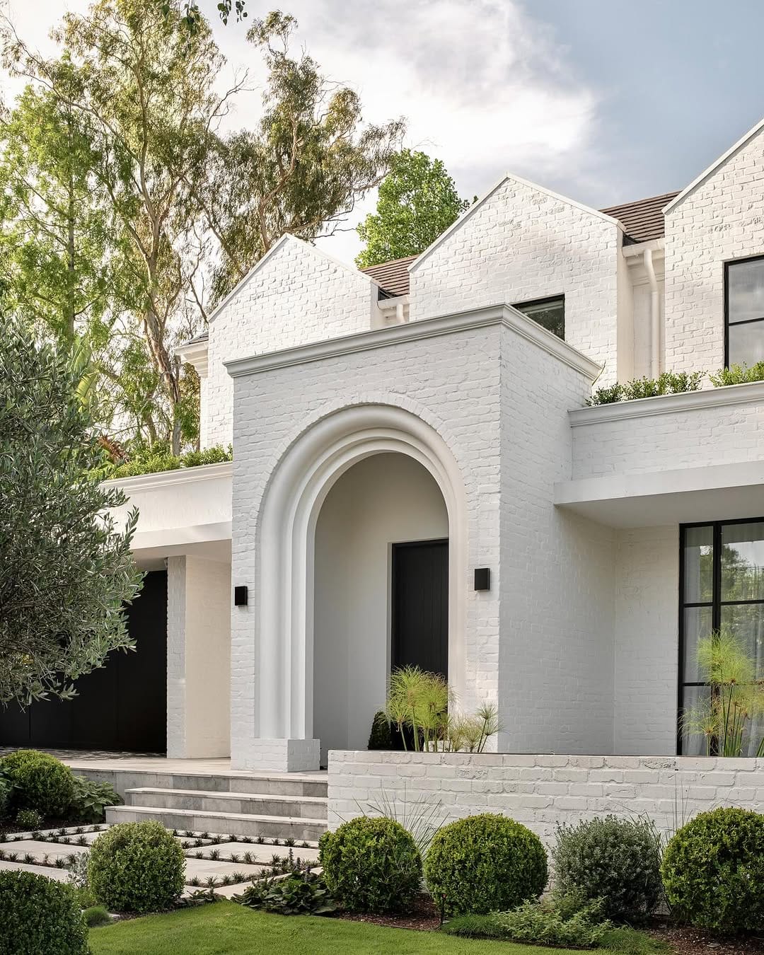 Post 5 by Luxitecure on Instagram (image)