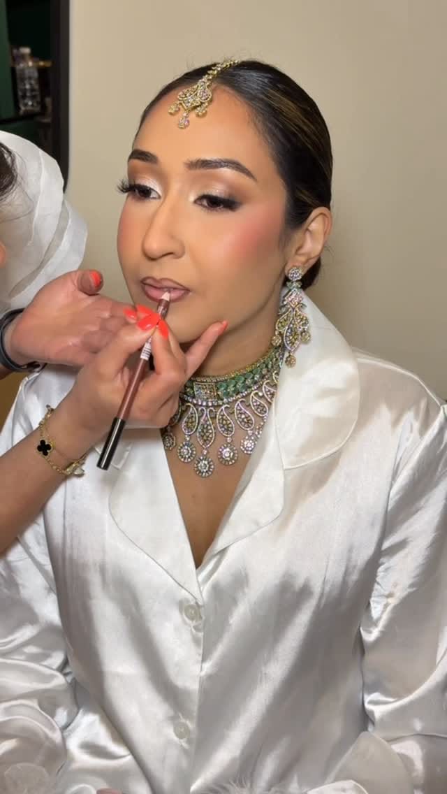 Post 1 by LONDON🇬🇧MAKEUP ARTIST 💋 on Instagram (video)