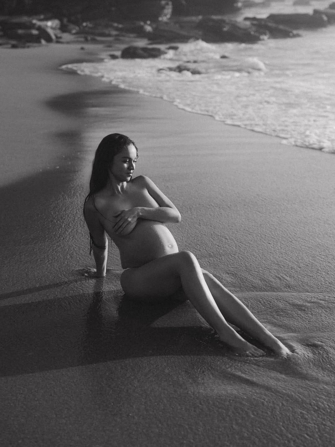 Post 4 by Melina • Sydney Maternity and Newborn Photographer on Instagram (image)