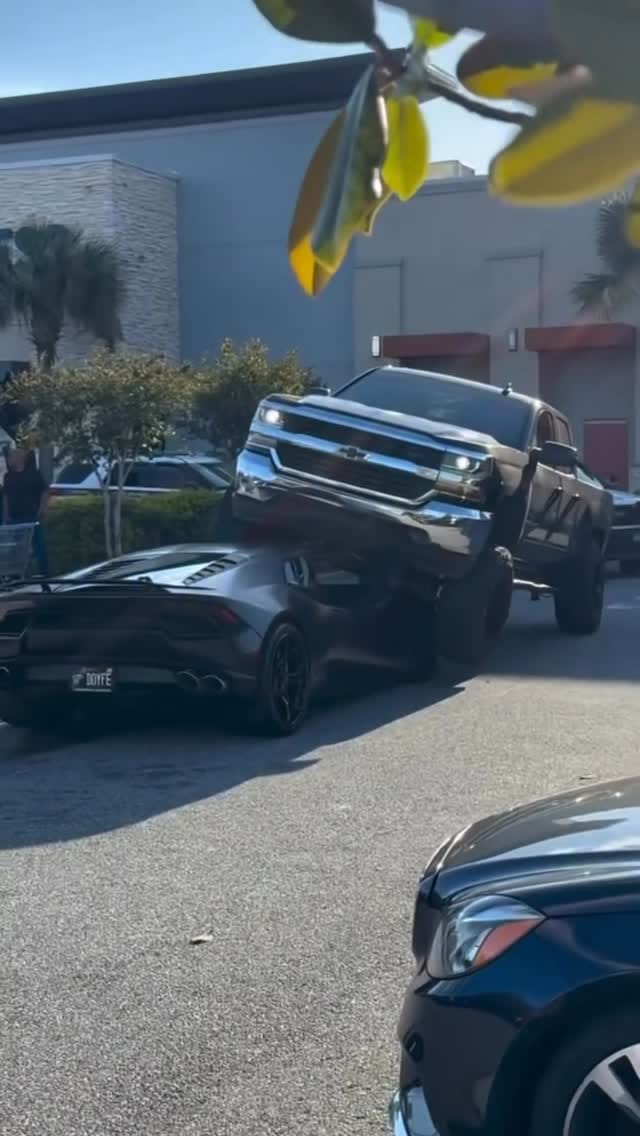 Post 3 by UZBEK DREAM CARS on Instagram (video)