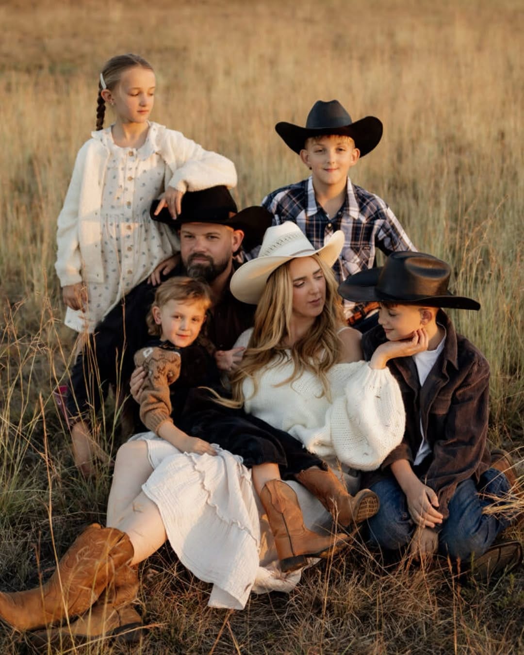 Post 9 by Fiona, Brisbane Family Photographer on Instagram (carousel)