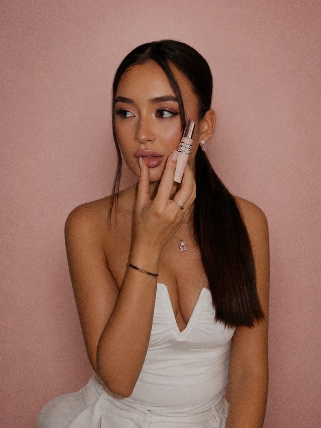 Post 4 by VICTORIA | content creator • UGC • model • fashion • beauty on Instagram (carousel)