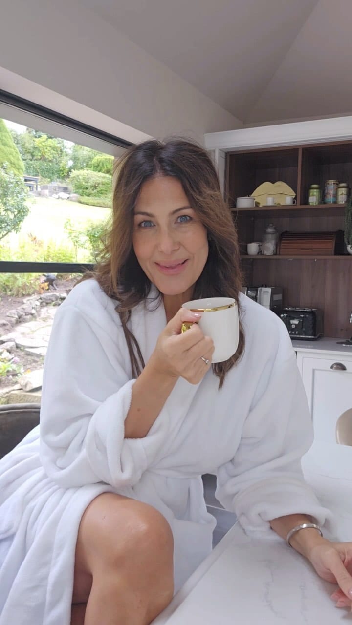 Post 9 by JULIE HANNAH on Instagram (video)