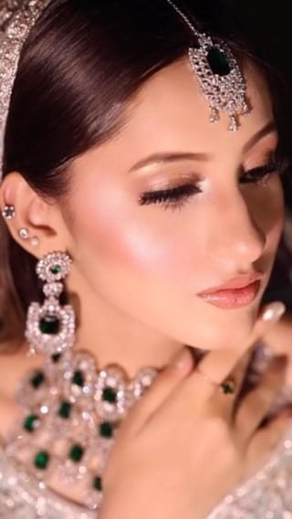 Post 9 by Bia on Instagram (video)