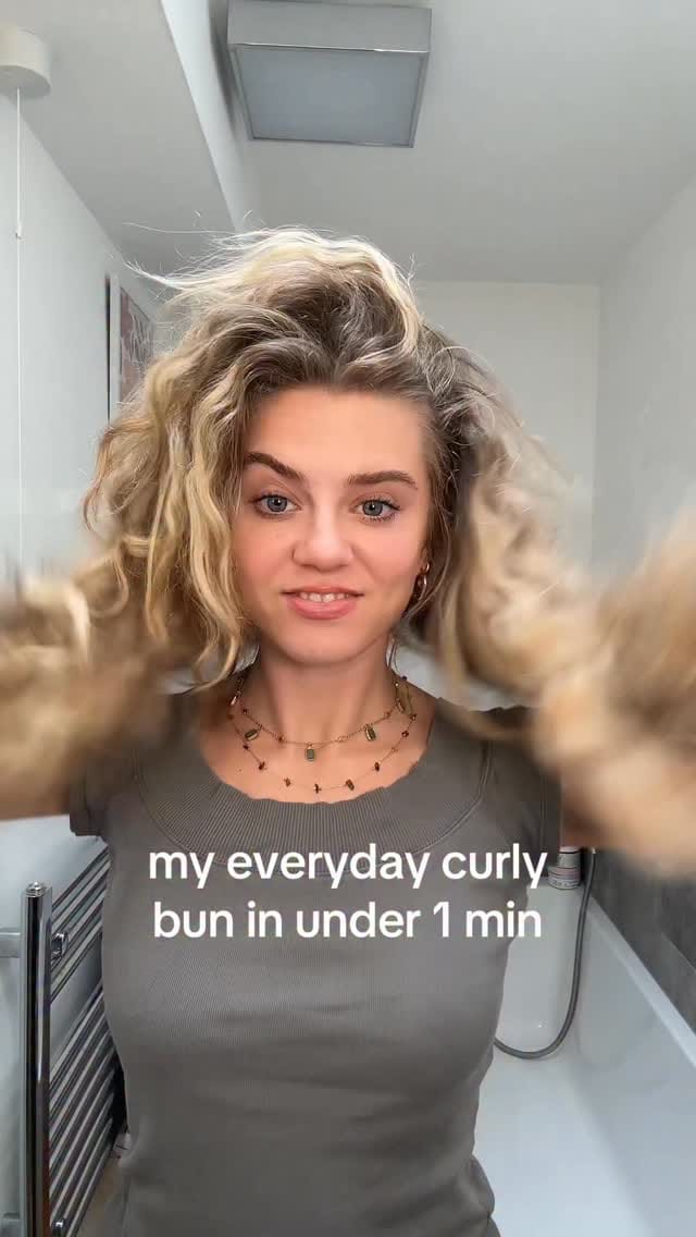 Post 4 by @elizabethbrownn__ on Instagram (video)