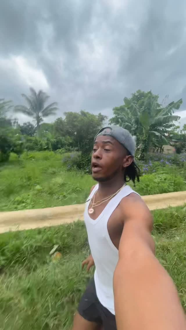 Post 9 by EL DE LA VOZ on Instagram (video)