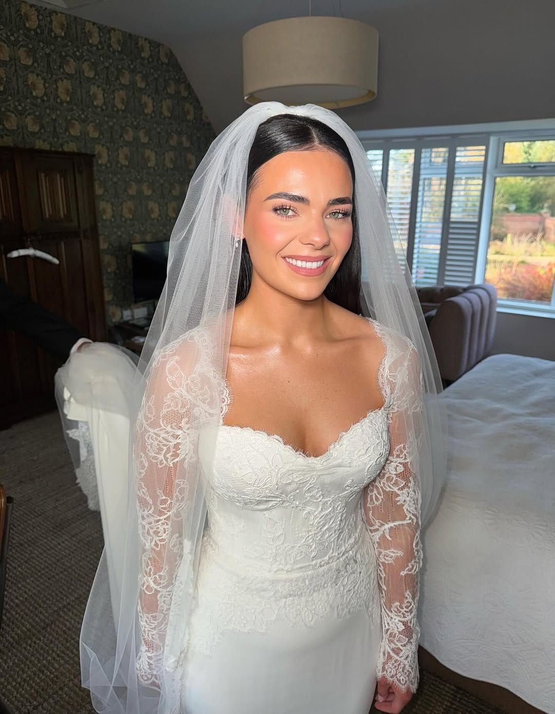 Post 9 by Elle Sutton | Bridal MUA on Instagram (carousel)