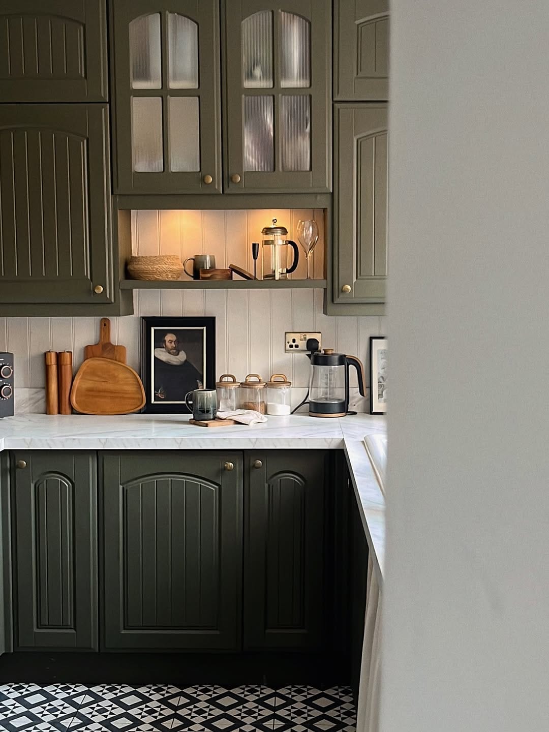 Post 10 by House no.4 on Instagram (carousel)