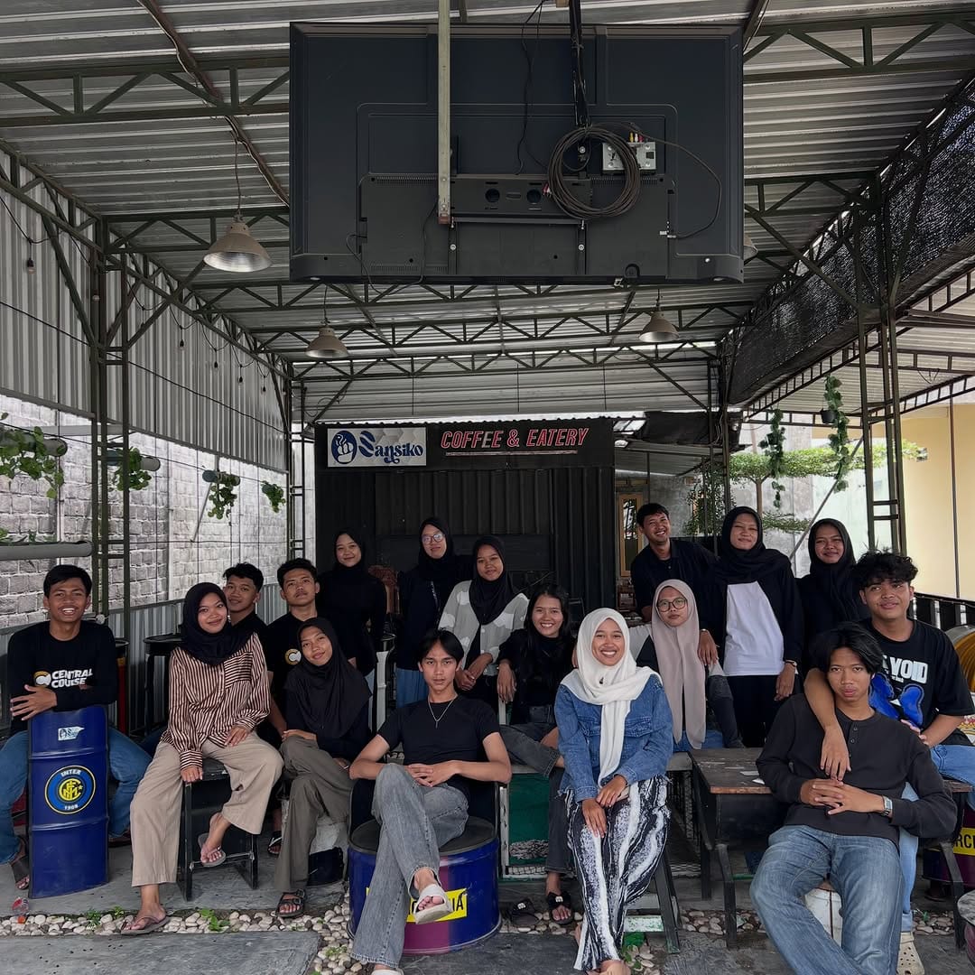 Post 5 by Kampung Inggris Pare on Instagram (carousel)