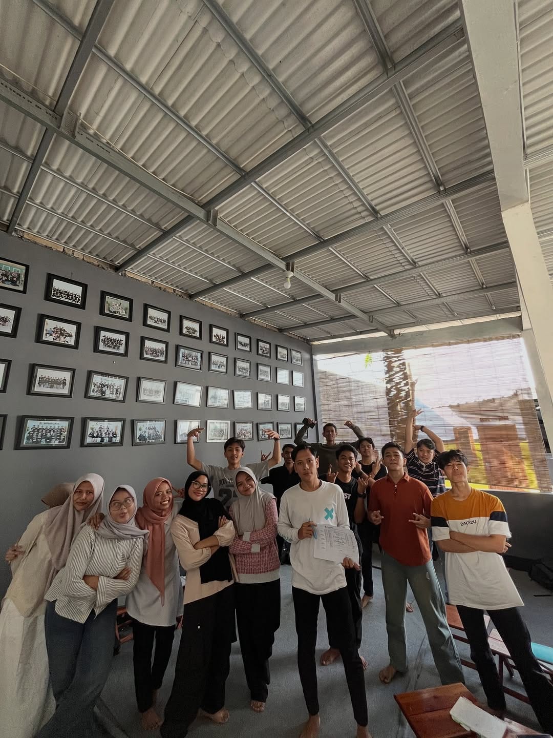 Post 2 by Kampung Inggris Pare on Instagram (carousel)