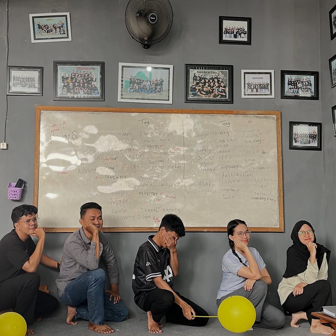 Post 7 by Kampung Inggris Pare on Instagram (carousel)