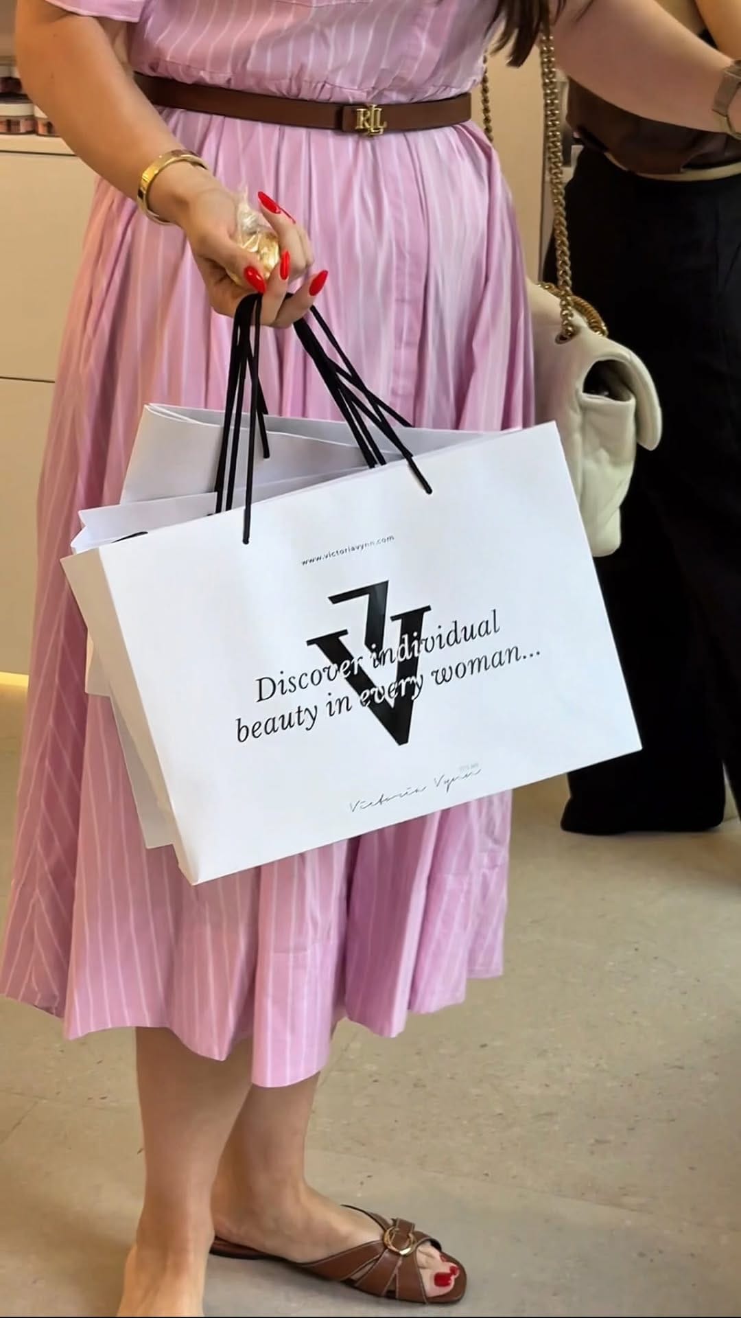 Post 2 by Victoria Vynn Slovenija on Instagram (video)