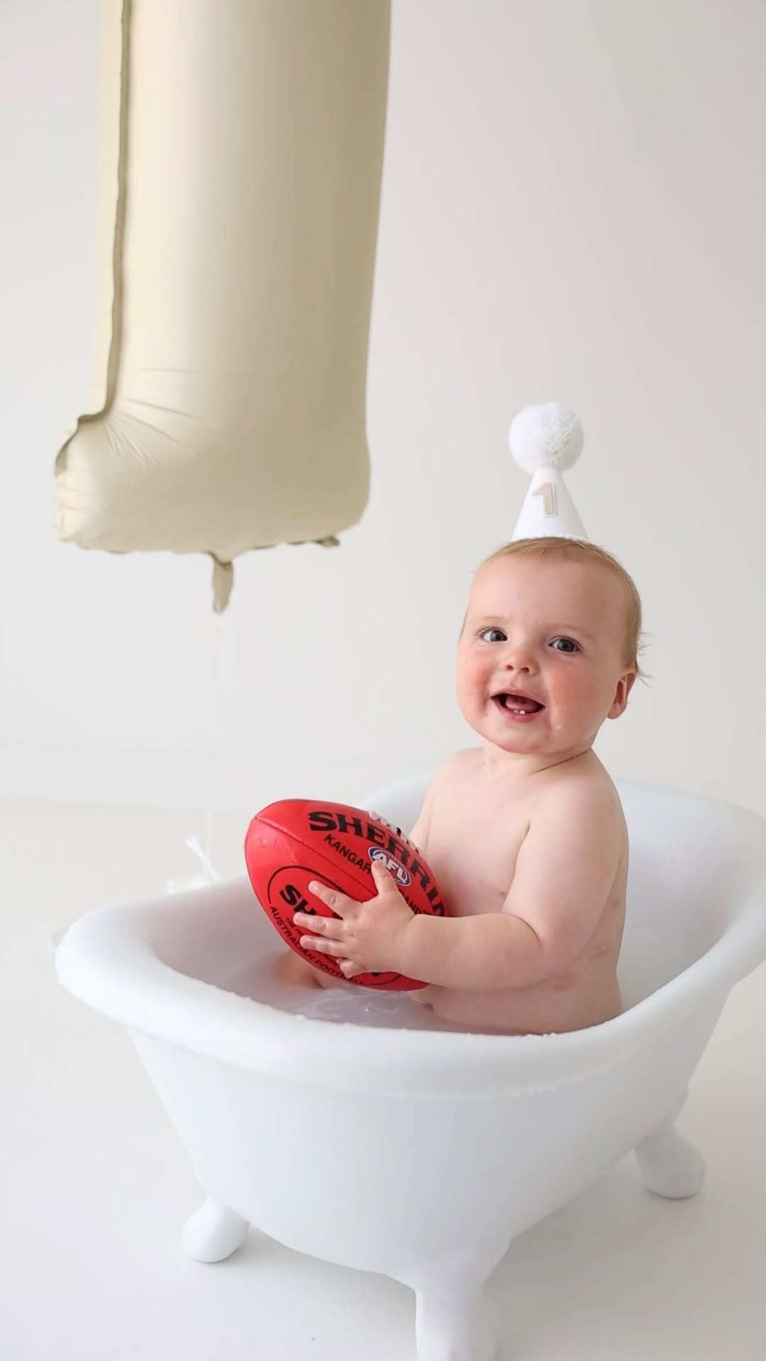 Post 1 by Niki Sprekos | Melbourne Newborn Maternity Baby Photographer on Instagram (video)