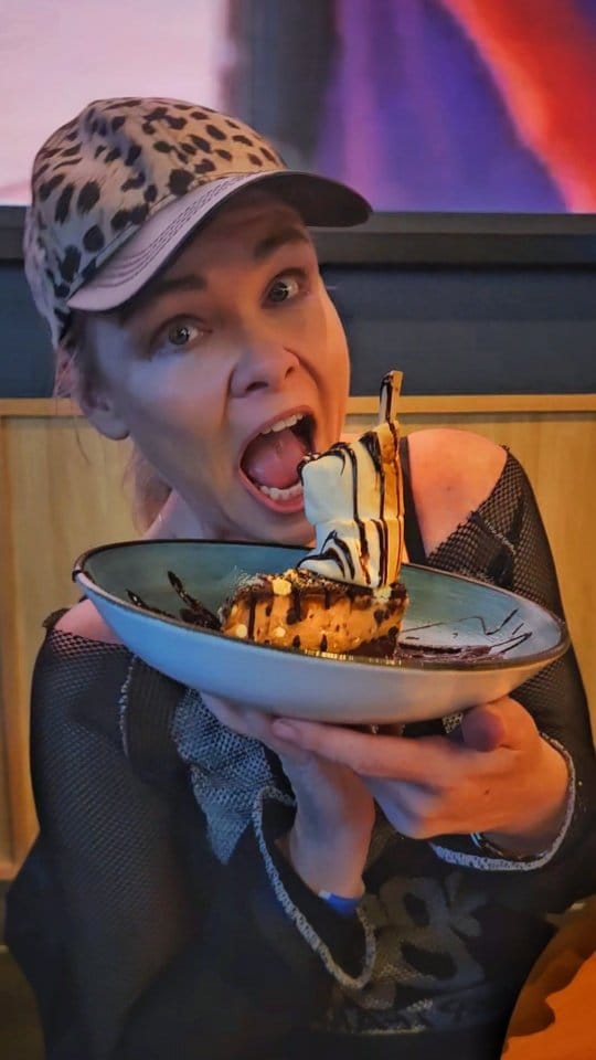 Post 6 by Erin 🛩️Travel🍓Food💪Lifestyle on Instagram (video)