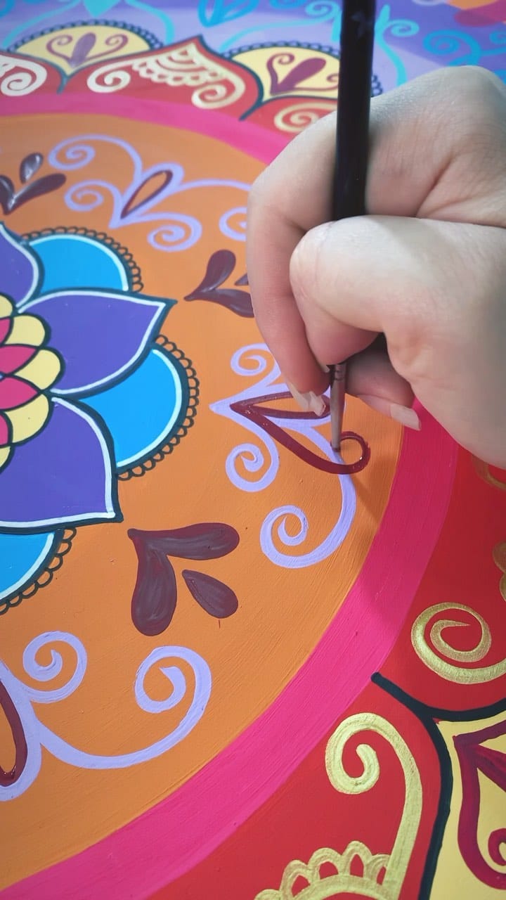 Post 5 by Lalá Mota 🦋 Mandalas on Instagram (video)