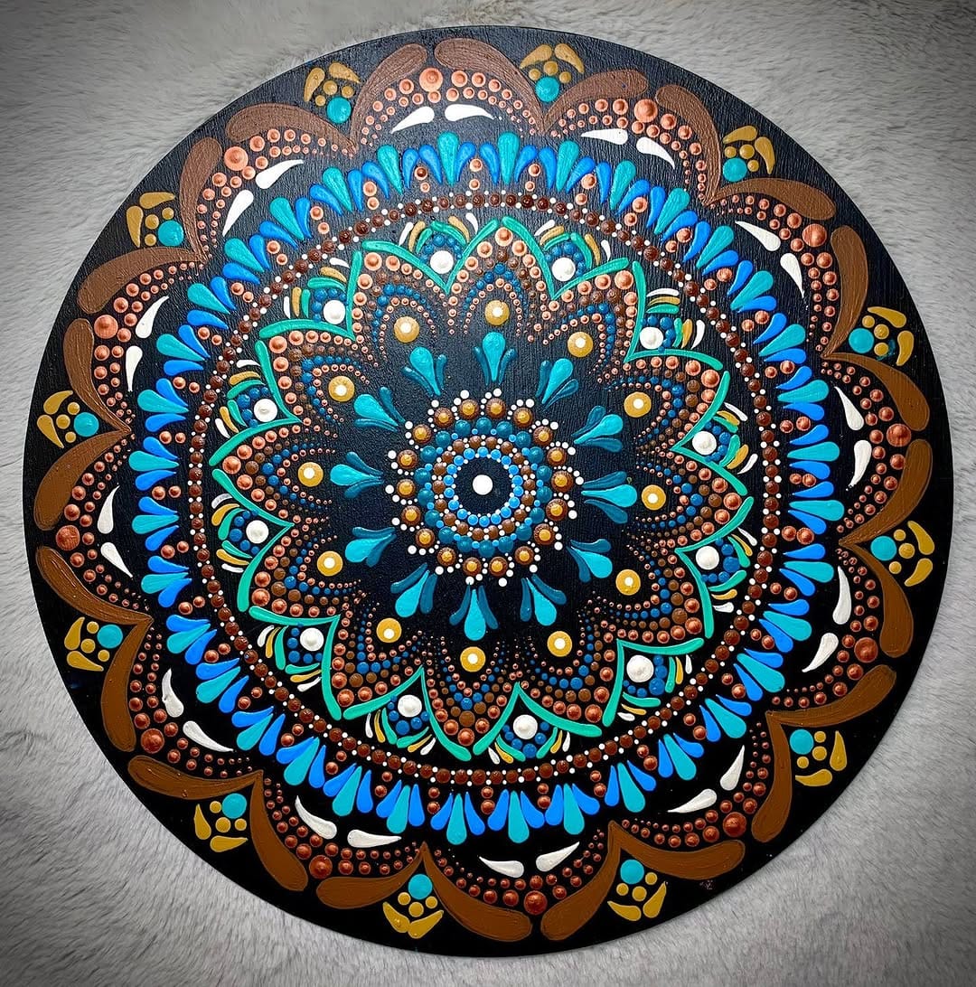 Post 1 by Lalá Mota 🦋 Mandalas on Instagram (image)