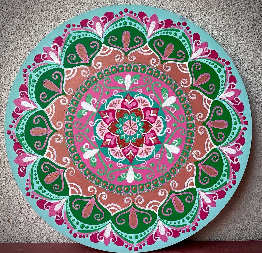 Post 3 by Lalá Mota 🦋 Mandalas on Instagram (image)