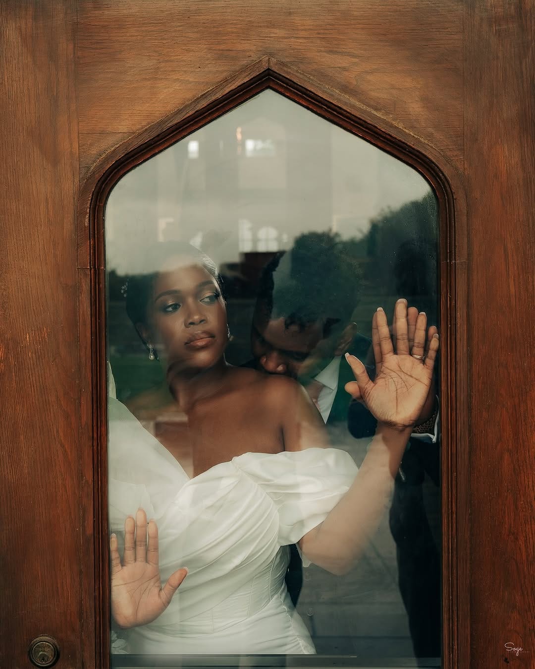 Post 10 by Ontario Wedding Photographer on Instagram (carousel)