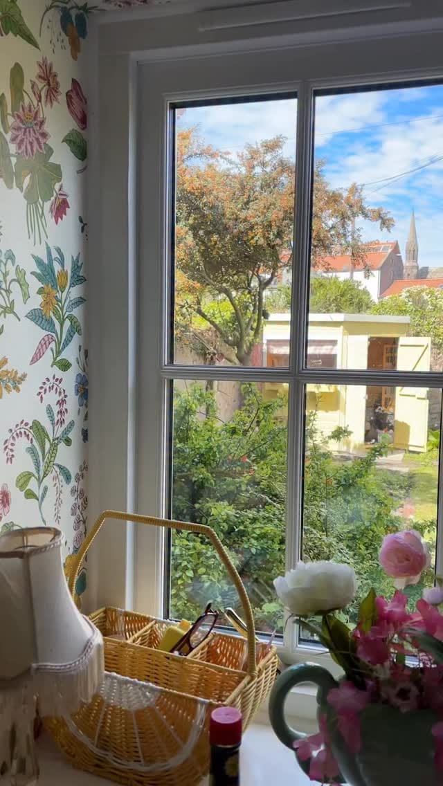 Post 3 by Anna Teresa on Instagram (video)
