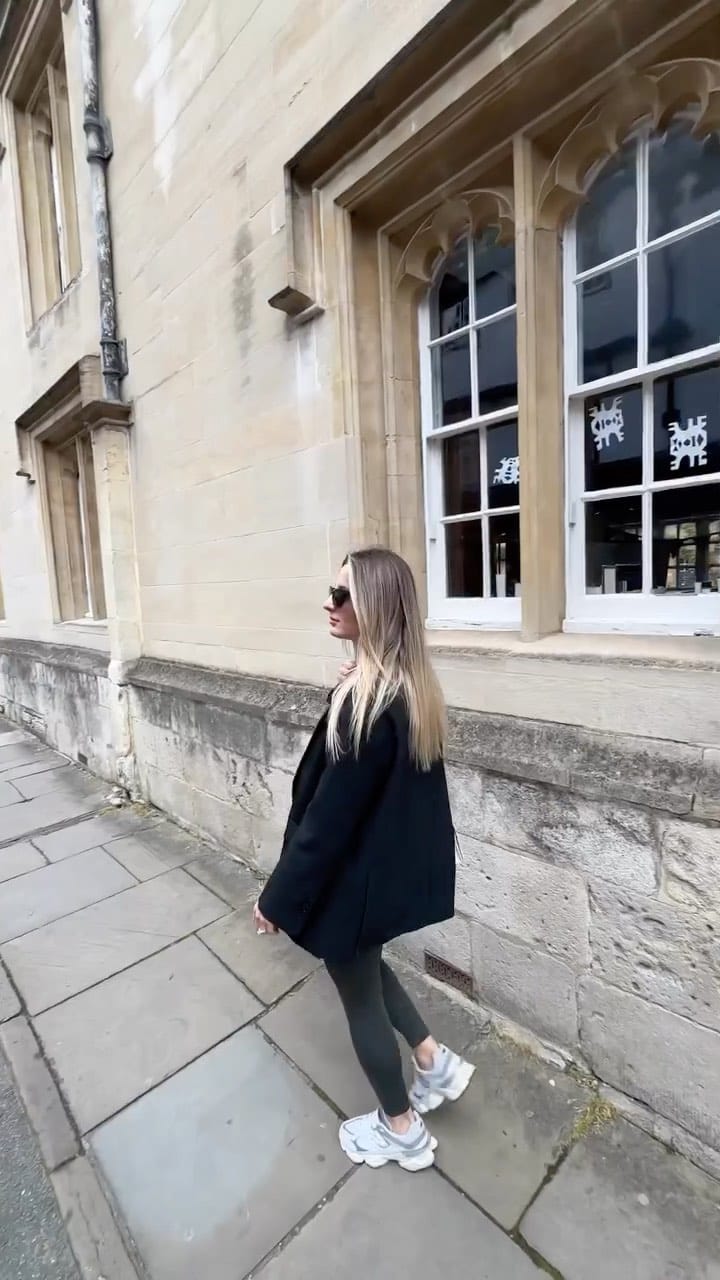 Post 7 by Hande on Instagram (video)