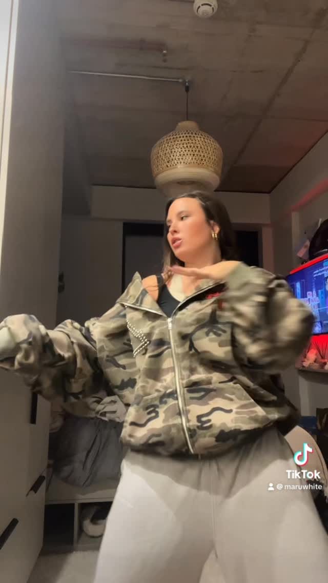 Post 5 by Maru White on Instagram (video)