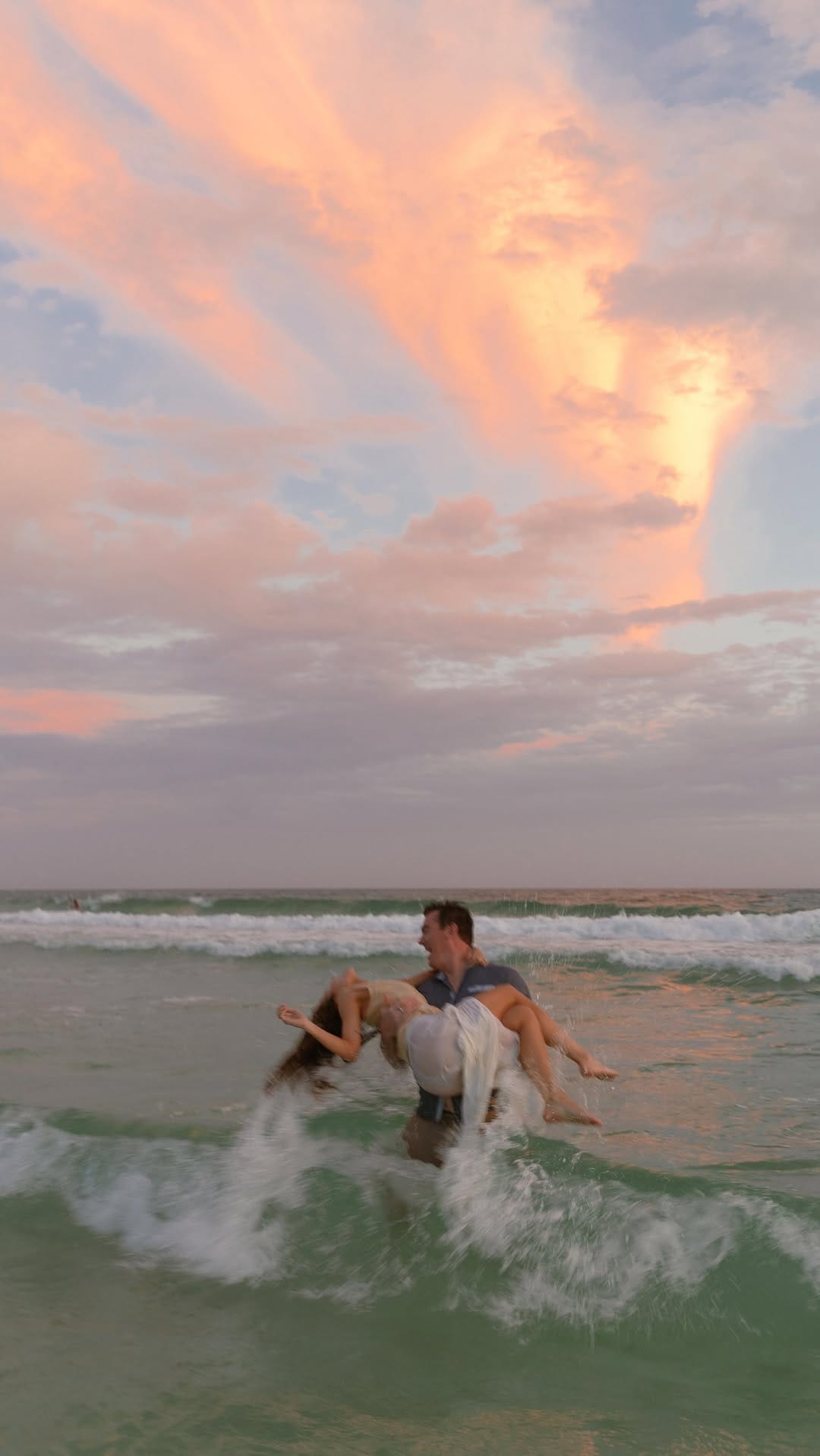 Post 2 by Han ✨ 30A Florida + Destination Wedding Photographer on Instagram (video)